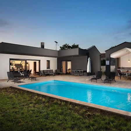 Vila Nora With Heated Pool Marčana Esterno foto